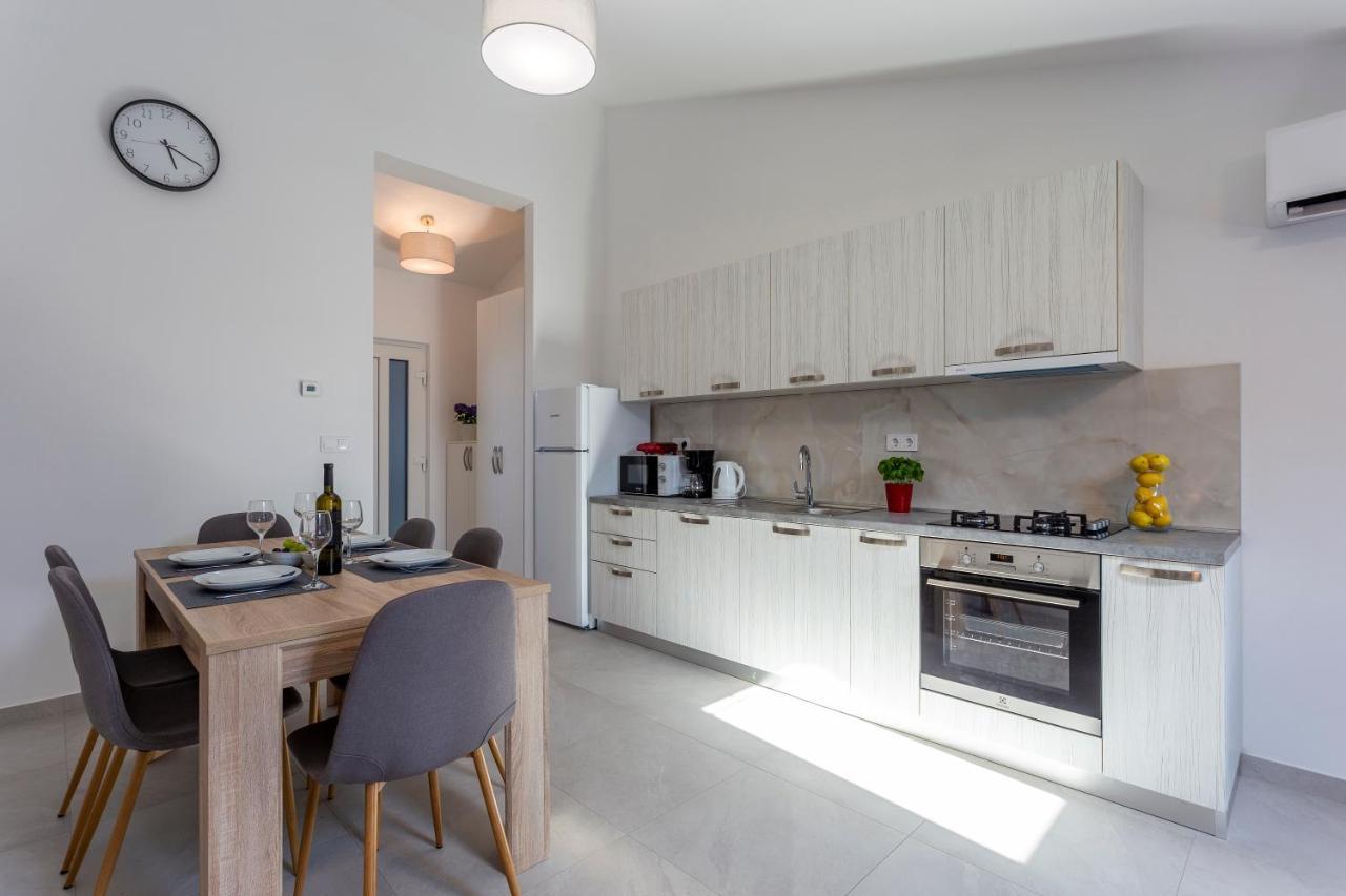 City Apartments Silver Pula Exterior foto